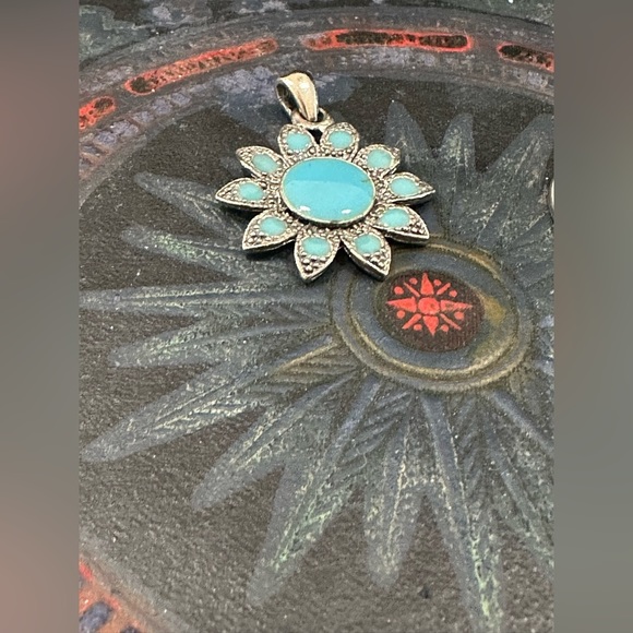 ENAMEL and metal flower pendant GUC - Picture 4 of 7